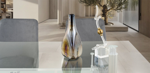 Jarrón Decorativo Triangular Cristal Zirconia Café Chico